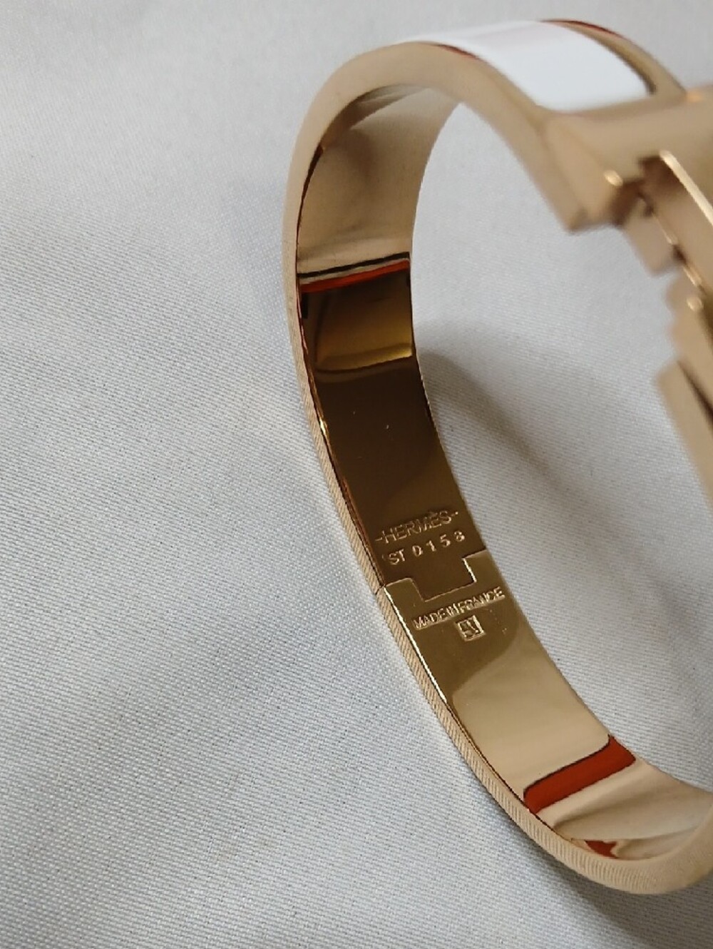 Hermes White Enamel and Gold H Clic Clac Bracelet - Picture 3 of 4